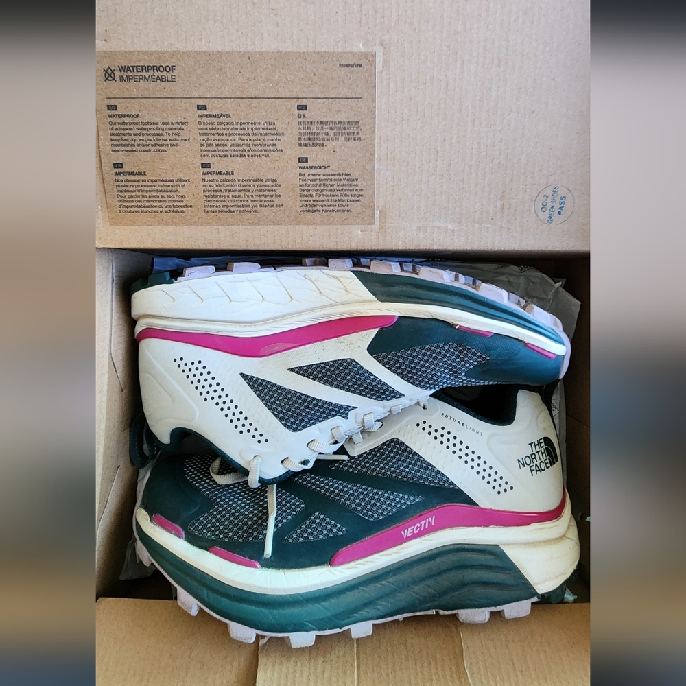 The North Face Women's VECTIV Shoes - Cream and Pink
